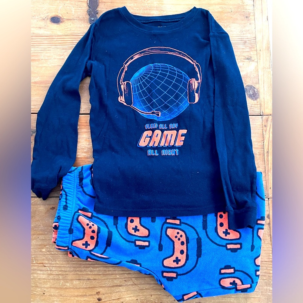 Carters Boys Long sleeve Pajamas Size 14